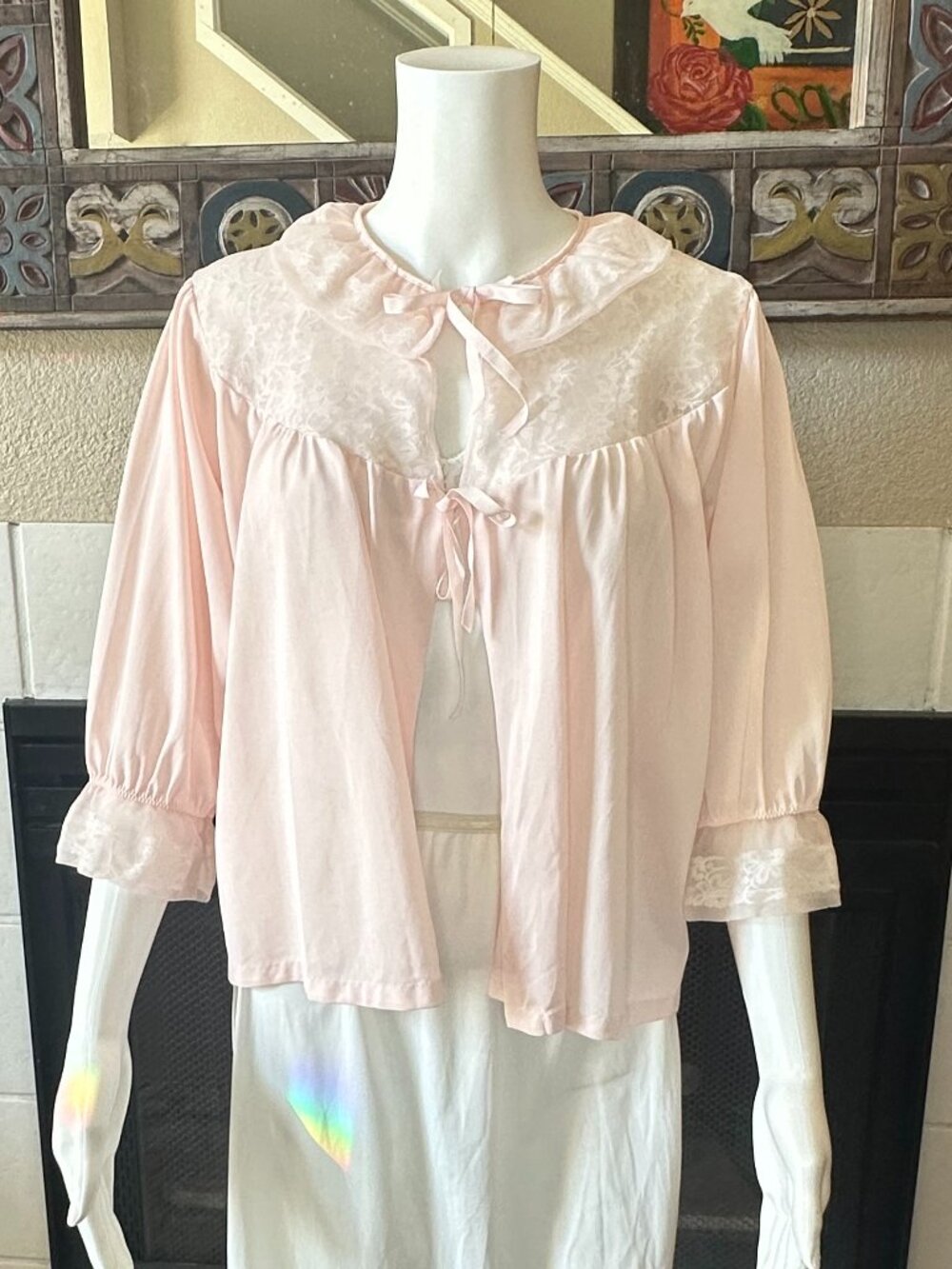 VTG Peignoir pink Nylon Med Bed Jacket CottageCore armpit to armpit 22"
